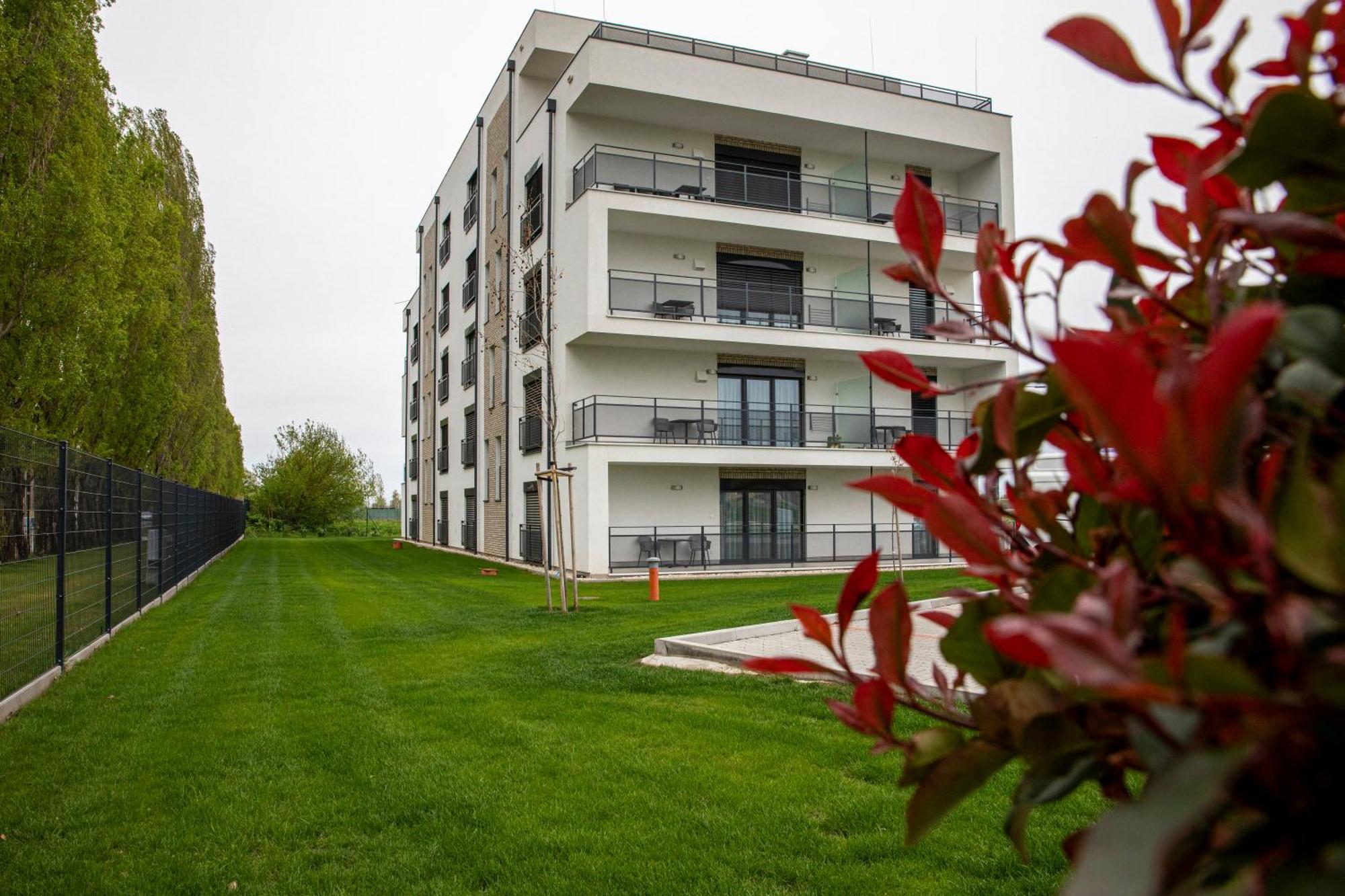 Kinga Apartman Dunajská Streda Exterior foto